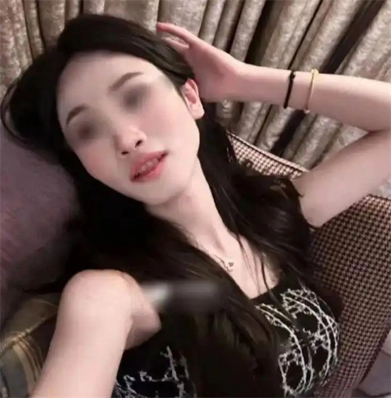 “圣水恋足癖”背后隐藏的心理与渴望是什么？ 一